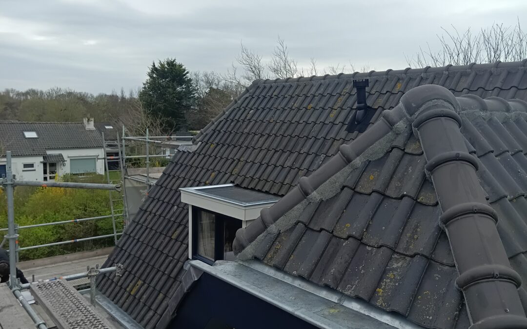 Duurzame dakrenovatie met kunststof gevelbekleding in Domburg